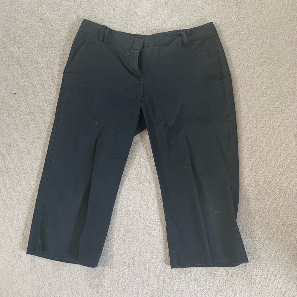 Black Capri pants